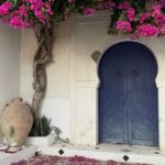 Etiquettes of the Muslim woman outside the house
